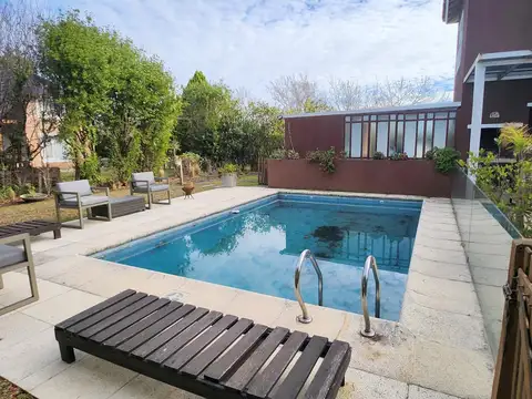 Casa en alquiler temporario  B°C° Los Castores. Nordelta. 7 ambientes con piscina