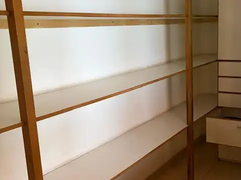 Casa de Categoría en Los Carolinos | 3 Dormitorios   Dependencia | Pileta Climatizada | Cochera para