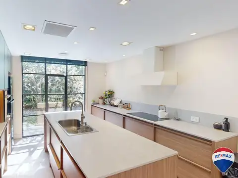 Casa en Venta con 5 cocheras