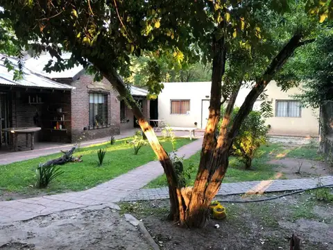 Casa 8 ambientes con 6 baños