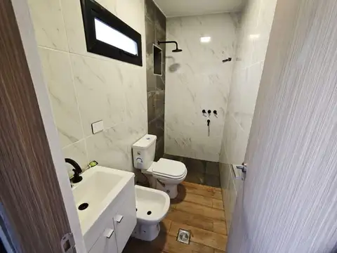 Casa 6 ambientes con 2 baños