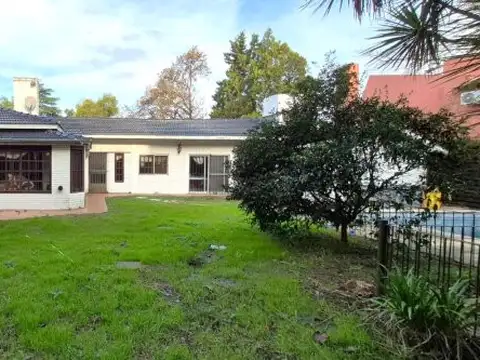 ¡OPORTUNIDAD - bajó el precio! Casa sobre 2 LOTES (672 m² totales)