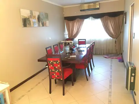 Casa en Venta en Castelar, USD 350.000