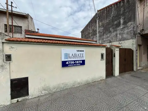 RESERVADO  Casa de 3 ambientes en Munro sobre lote de 8,66 x 50mts