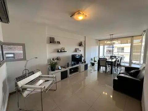 3 De Febrero 1500, Piso 8