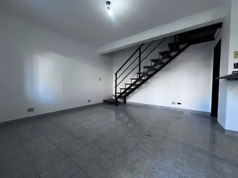 Depto Tipo Casa en Venta en Lanus Oeste, USD 70.000