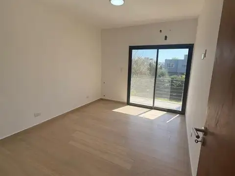 Casa 5 ambientes con 4 baños