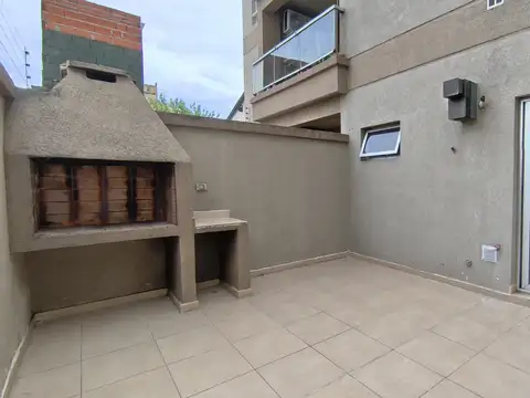 A Estrenar, Monoambiente con Patio