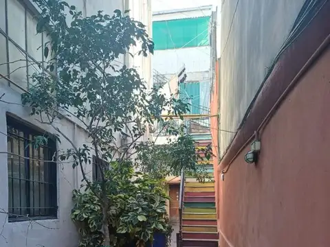 DEPARTAMENTO DE 3 AMBIENTES CON ENTREPISO. MUY LUMINOSO.
