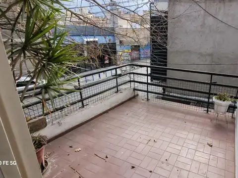 Departamento 6 ambientes con 2 baños