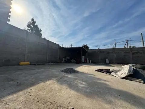VENTA FRACCIÓN DE LOTE INDUSTRIAL APTO CAMIONES