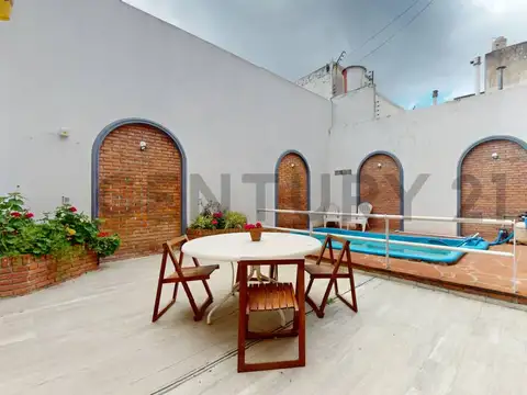 CASA DE 5 AMBIENTES EN ALQUILER CON PILETA, QUINCHO Y COCHERA – MONTE CASTRO