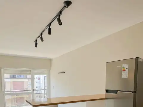 Monoambiente con Balcon a la Calle