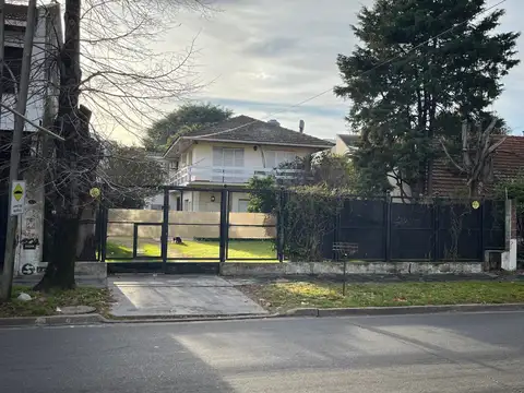 CHALET DE 5 AMB SOBRE IMPORTANTE LOTE