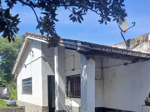 Casa en venta - 3 Dormitorios 2 Baños - Merlo