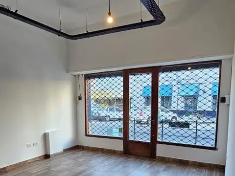 Local en Alquiler en San Isidro Vías / Rolon, $ 1.500.000