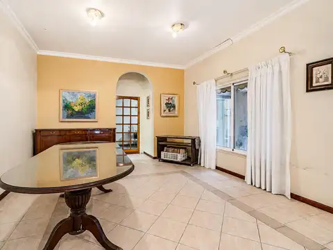 Casa 5 ambientes con 2 baños