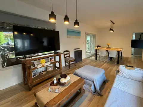 VENTA CASA DE 5 AMBIENTES EN BARRIO LOS CEIBOS