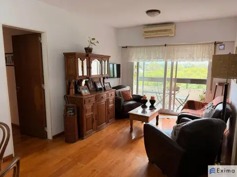 Departamento 2 dormitorios con cochera en venta en Lourdes.