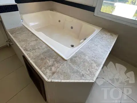 Casa 4 ambientes con 4 baños