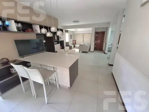 Casa en Venta con 4 cocheras