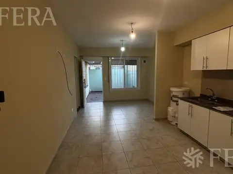Depto Tipo Casa en Alquiler en Bernal, $ 830.000