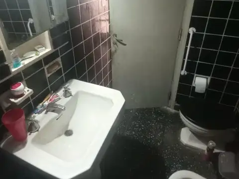 Venta Casa al frente 2 dormitorios patio y terraza