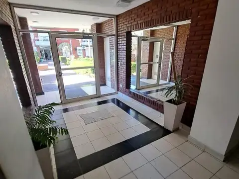 E Zeballos 3600