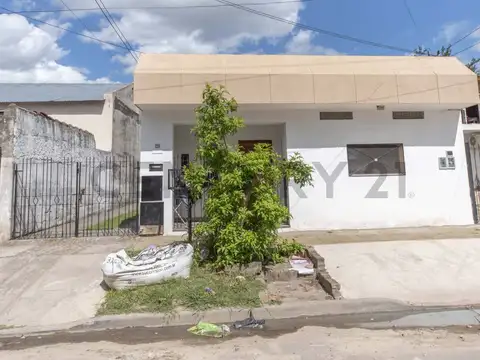 VENTA 2 CASAS EN BLOQUE EN EL CENTRO DE JOSE C PAZ
