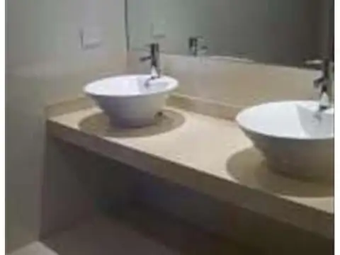 Oficina en Alquiler con 1 cochera