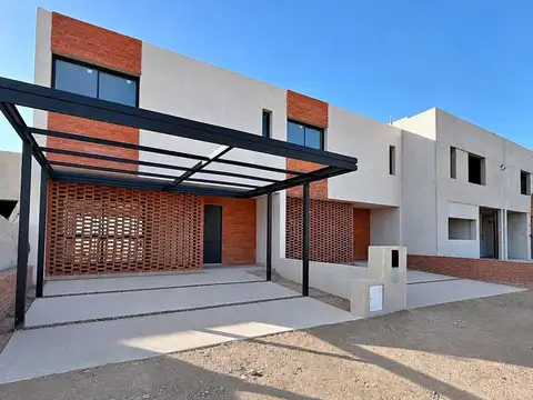 VENTA DUPLEX PAMPAS MANANTIALES 3 DORMITORIOS PATIO AMPLIO
