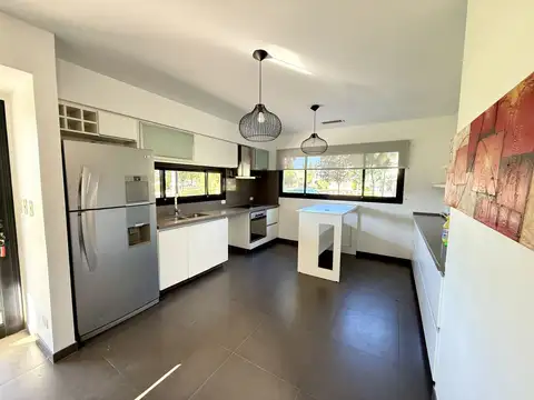 Casa 4 ambientes con 4 baños