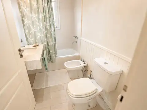 Casa 7 ambientes con 4 baños
