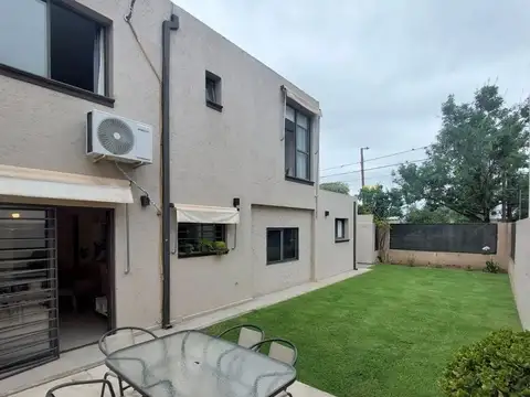 Moderno duplex en venta en Las Cañitas