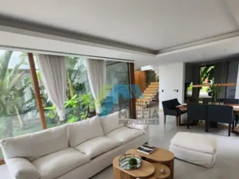 Casa en Venta al Este