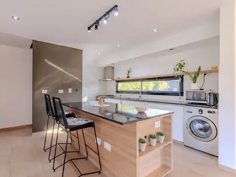 CASAS EN VENTA, PILETA, PARQUE Y QUINCHO