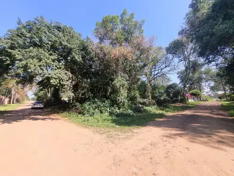 Terreno en esquina a 300 metros de Playa Pelícano