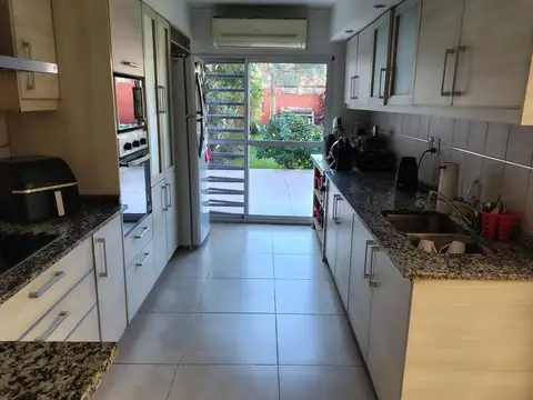 VENTA CASA 4 AMBIENTES C/PILETA RAMOS MEJIA
