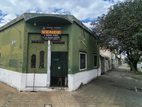 EXCELENTE CASA DE 4 AMB CON COCHERA VARIOS AUTOS