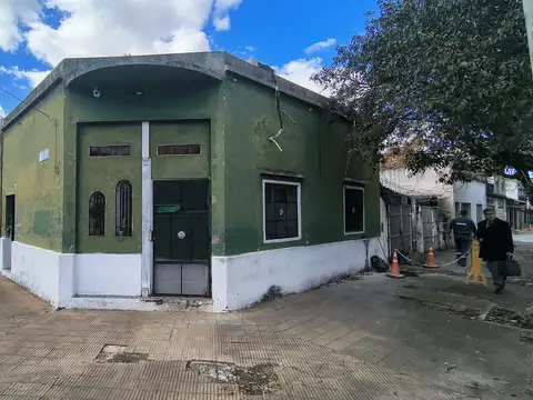 EXCELENTE CASA DE 4 AMB CON COCHERA VARIOS AUTOS