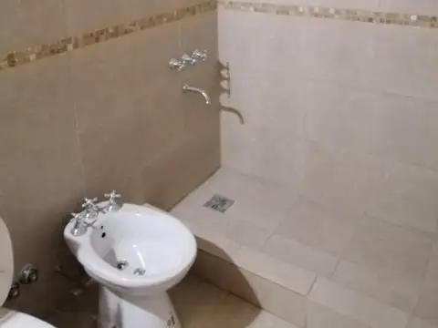 Bv. Seguí 812. Dos Dormitorios. Dos Baños Planta A. Patios.