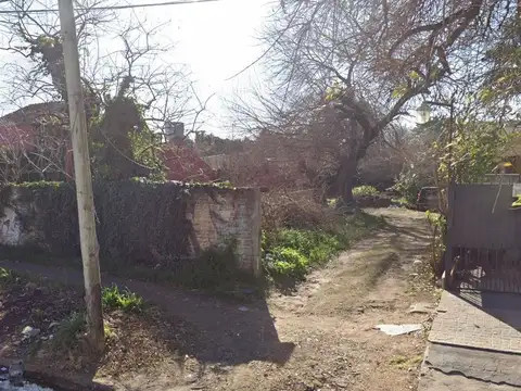 Amplio lote a 3 cuadras estación ferrocarril