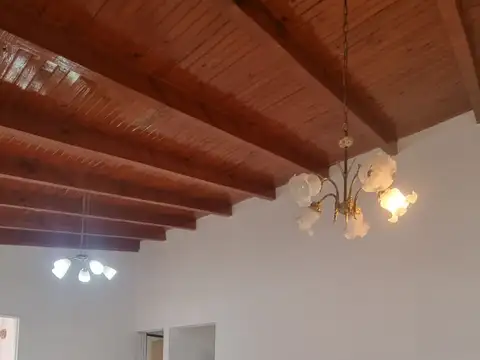 ALQUILER DE CASA DE 4 DORMITORIOS EN CERVANTES