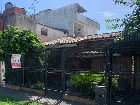 Casa. 3 amb con patio y cochera