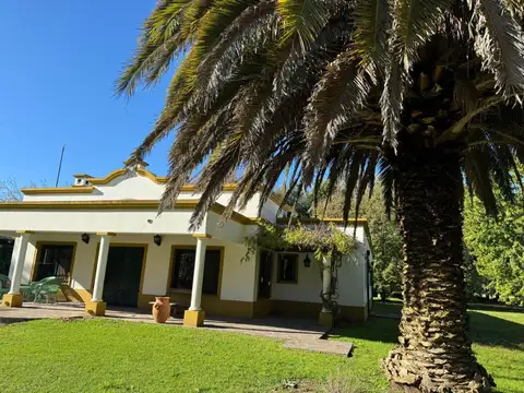 Muy linda casa colonial sobre una chacra de 3,6 hectáreas