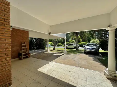 Casa en Venta con 2 cocheras