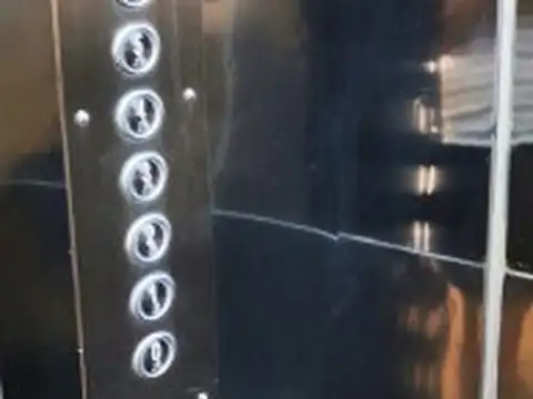 Alquiler de oficina contrafrente edificio en Avenida 18 de Julio Centro