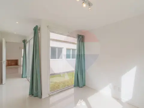 VENTA DE CASA 4 DORMITORIOS CUMBRES DE CARRASC0