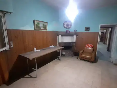 CASA  4 AMBIENTES CON LOCAL