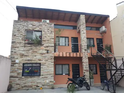 MARTIN CORONADO: DEPARTAMENTO DE 2 AMBIENTES  en 1er piso; AL FRENTE.